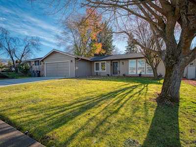 2988 Lazy Creek Dr Medford, OR 97504