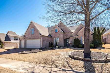 9005 River Knoll Dr Cordova, TN 38016