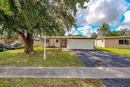 6290 NW 14th Ct Sunrise, FL 33313