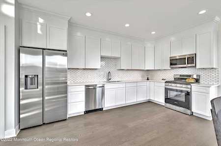 110 Hedgerow Ln Manalapan, NJ 07726