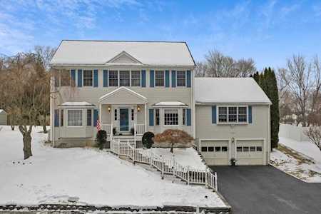 29 Kim Pl Holliston, MA 01746