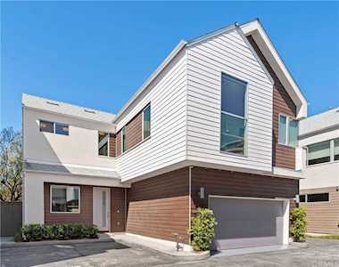 1941 Vitae Place Costa Mesa, CA 92627