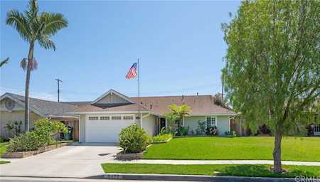 9172 Pioneer Dr Huntington Beach, CA 92646