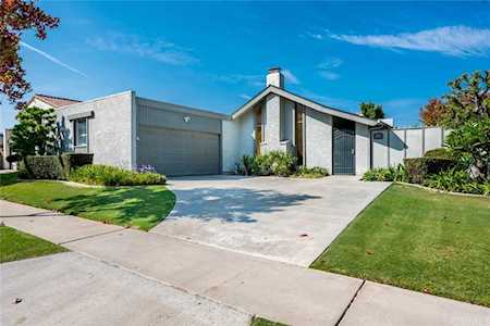 1056 Santa Cruz Circle Costa Mesa, CA 92626