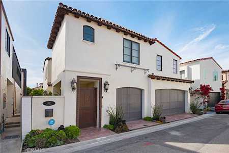 215 Via Ravenna Newport Beach, CA 92663