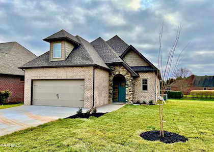 826 Olympic Dr Lenoir City, TN 37771