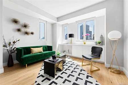 24-16 Queens Plaza S #22C Queens, NY 11101