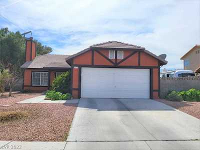 5771 Shinyleaf Circle Las Vegas, NV 89142
