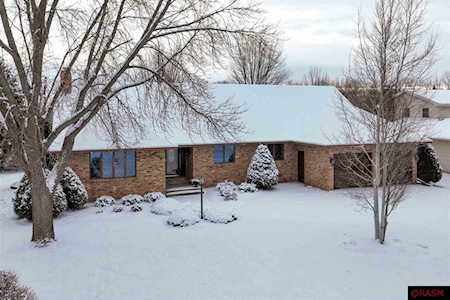 1028 Oak Terrace Dr North Mankato, MN 56003