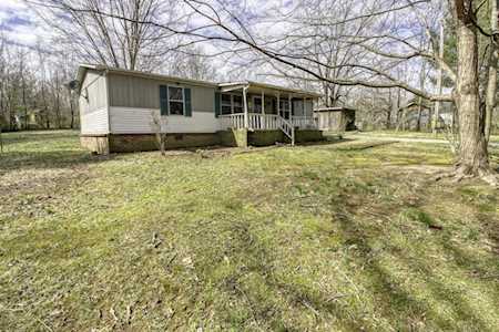 8555 Village Green Dr Cross Plains, TN 37049