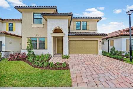 12165 N Baypoint Cir Parkland, FL 33076
