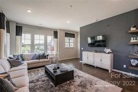 10004 Hemingway Place Charlotte, NC 28227
