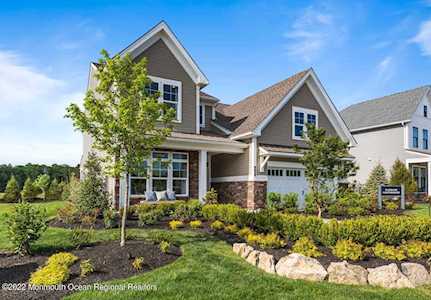 112 Grandview Circle Farmingdale, NJ 07727