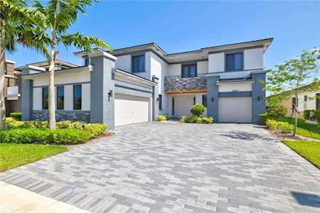 10452 N Lago Vista Circle Parkland, FL 33076