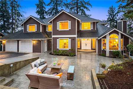 2548 111th Ave SE Bellevue, WA 98004