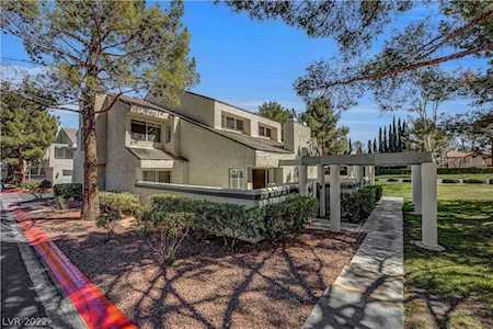 2768 Lodestone Dr Las Vegas, NV 89117