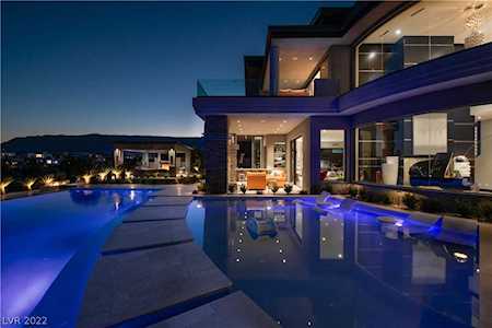 49 Hawk Ridge Dr Las Vegas, NV 89135