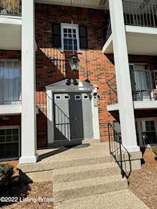 3301 Colonial Manor Cir #3b Louisville, KY 40218