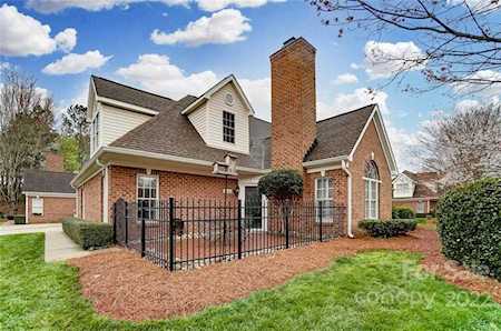 7442 Hurstbourne Green Dr Charlotte, NC 28277