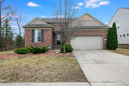 33201 Saddleback Dr Romulus, MI 48174
