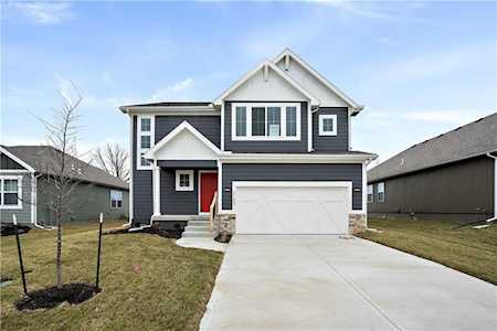 2105 SW Rutherford Dr Lees Summit, MO 64082