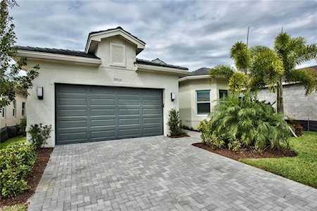28532 Twain Dr Bonita Springs, FL 34135
