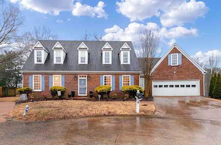 4 Weatherstone Dr Jackson, TN 38305