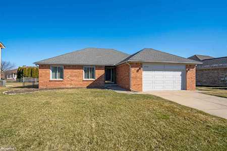 15761 Camden Macomb, MI 48042
