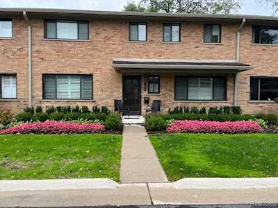 136 E Hickory Grove Rd #6 Bloomfield Hills, MI 48304