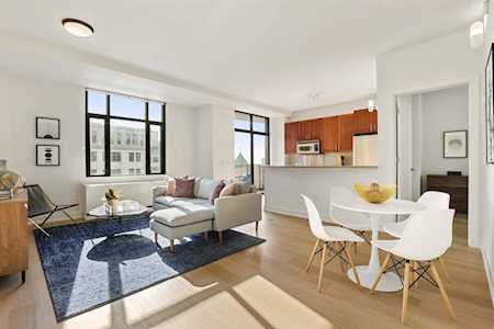 105 Greene St #806 Jersey City, NJ 07302