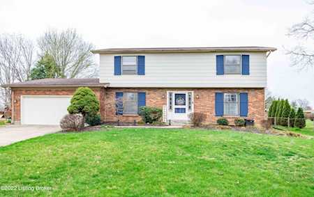 7704 Brownwood Dr Louisville, KY 40218