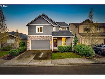660 N V St Washougal, WA 98671