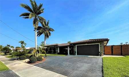 330 SE 3rd Ct Pompano Beach, FL 33060