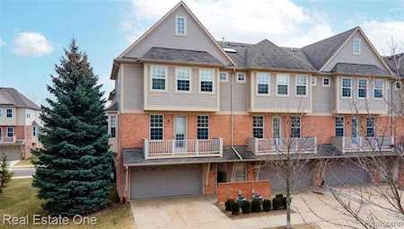 56706 Longhorn Dr Shelby Twp, MI 48316