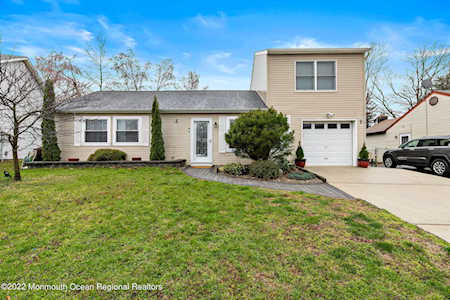 9 Seaview Ct Barnegat, NJ 08005