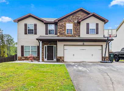 2712 Youngwood Ln Opelika, AL 36801