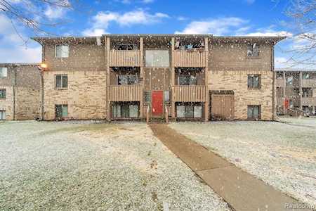 8713 Candlewood Trail #6 Brighton, MI 48116