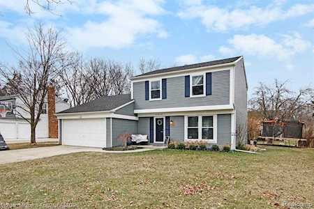 5826 Faircastle Dr Troy, MI 48098