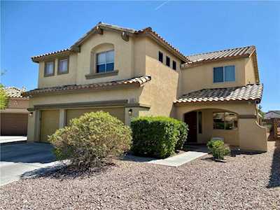 8205 Valley Stream Ave Las Vegas, NV 89131