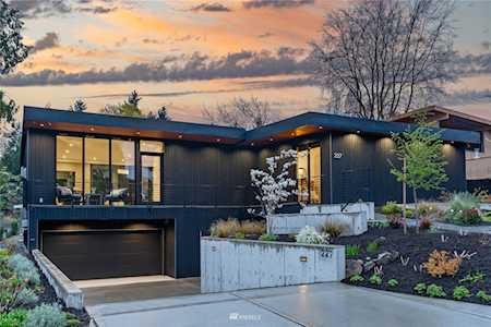 227 110th Ave SE Bellevue, WA 98004