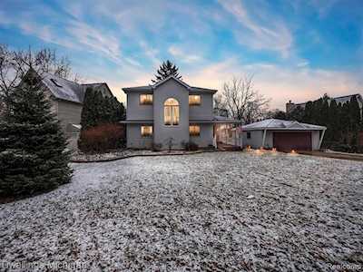 77 Leota Blvd Waterford Twp, MI 48327
