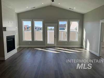 21 S Quincannon Ave Star, ID 83669