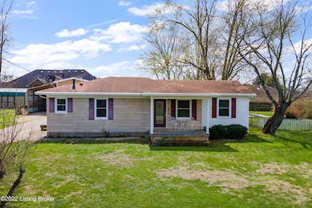 3304 Cardinal Dr Shepherdsville, KY 40165