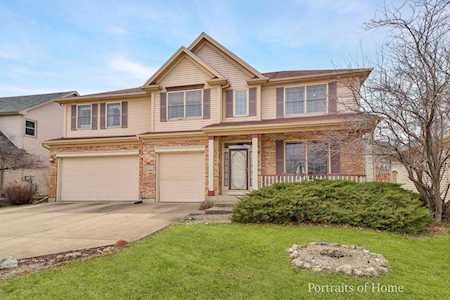 2577 Barrington Dr E Aurora, IL 60503