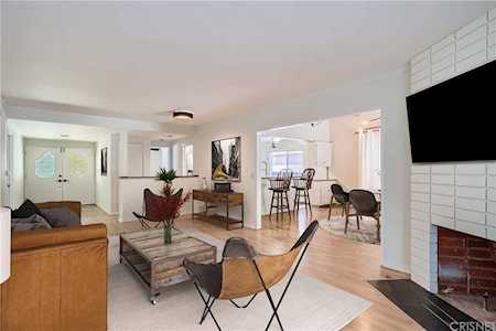 6566 Andasol Ave Lake Balboa, CA 91406