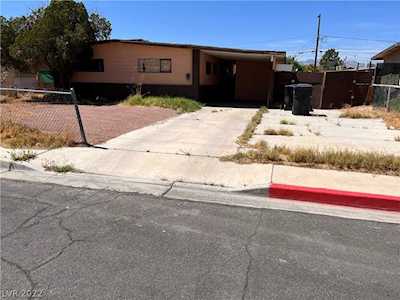 1721 Willowbrook Dr Las Vegas, NV 89106