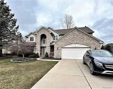 23647 Paddock Dr Farmington Hills, MI 48336