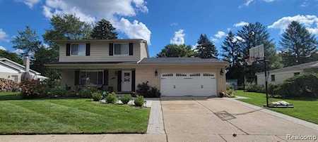 4838 Hubbard Dr Troy, MI 48085