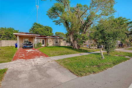 2551 SW 56th Ave West Park, FL 33023