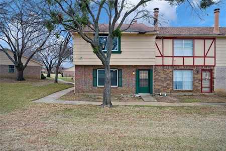 32 E Mountain Court Grand Prairie, TX 75052